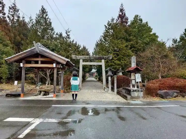 美波多神社の山門・神門