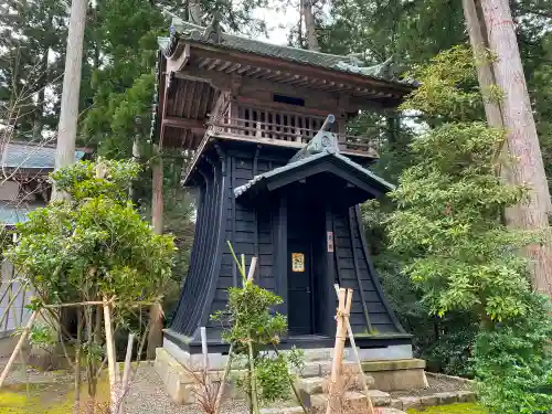 彌彦神社の建物その他