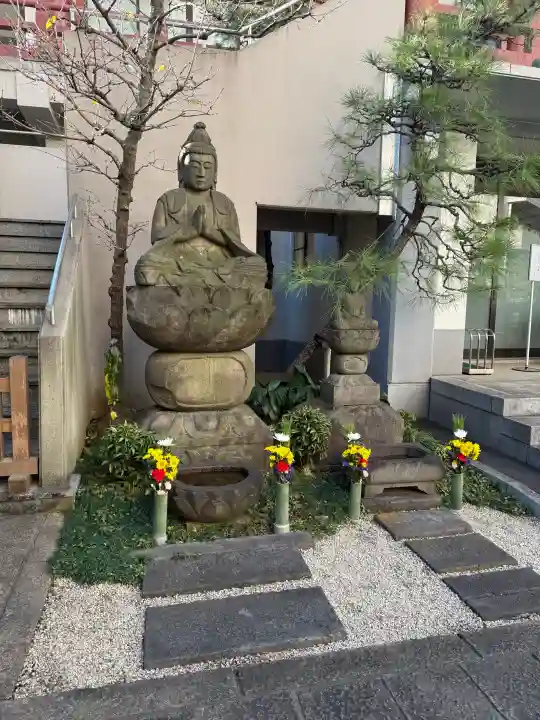 徳雲寺の{uncategorized: "未分類", other: "その他", undefined: "問題あり", building: "その他建物", grave: "お墓", sacred_gate: "鳥居", guardian: "狛犬", statue: "像", buddha: "仏像", history: "歴史", nature: "自然", garden: "庭園", animal: "動物", pagoda: "塔", temizu: "手水舎", mountain_gate: "山門・神門", sanctuary: "本殿・本堂", subordinate: "末社・摂社", art: "芸術", scenery: "景色", jizo: "地蔵", ema: "絵馬", goshuin: "御朱印", omikuji: "おみくじ", items: "授与品その他", amulet: "お守り", goshuincho: "御朱印帳", eats: "食事", festival: "お祭り", votive_dance: "神楽", shichigosan: "七五三参", wedding: "結婚式", experience: "体験その他", initially: "初詣", around: "周辺", anti_infection: "感染症対策"}