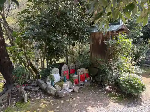 浄住寺の{uncategorized: "未分類", other: "その他", undefined: "問題あり", building: "その他建物", grave: "お墓", sacred_gate: "鳥居", guardian: "狛犬", statue: "像", buddha: "仏像", history: "歴史", nature: "自然", garden: "庭園", animal: "動物", pagoda: "塔", temizu: "手水舎", mountain_gate: "山門・神門", sanctuary: "本殿・本堂", subordinate: "末社・摂社", art: "芸術", scenery: "景色", jizo: "地蔵", ema: "絵馬", goshuin: "御朱印", omikuji: "おみくじ", items: "授与品その他", amulet: "お守り", goshuincho: "御朱印帳", eats: "食事", festival: "お祭り", votive_dance: "神楽", shichigosan: "七五三参", wedding: "結婚式", experience: "体験その他", initially: "初詣", around: "周辺", anti_infection: "感染症対策"}