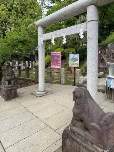 千駄ヶ谷冨士浅間神社の{uncategorized: "未分類", other: "その他", undefined: "問題あり", building: "その他建物", grave: "お墓", sacred_gate: "鳥居", guardian: "狛犬", statue: "像", buddha: "仏像", history: "歴史", nature: "自然", garden: "庭園", animal: "動物", pagoda: "塔", temizu: "手水舎", mountain_gate: "山門・神門", sanctuary: "本殿・本堂", subordinate: "末社・摂社", art: "芸術", scenery: "景色", jizo: "地蔵", ema: "絵馬", goshuin: "御朱印", omikuji: "おみくじ", items: "授与品その他", amulet: "お守り", goshuincho: "御朱印帳", eats: "食事", festival: "お祭り", votive_dance: "神楽", shichigosan: "七五三参", wedding: "結婚式", experience: "体験その他", initially: "初詣", around: "周辺", anti_infection: "感染症対策"}