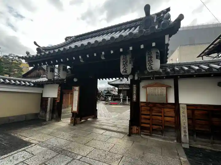 上徳寺の{uncategorized: "未分類", other: "その他", undefined: "問題あり", building: "その他建物", grave: "お墓", sacred_gate: "鳥居", guardian: "狛犬", statue: "像", buddha: "仏像", history: "歴史", nature: "自然", garden: "庭園", animal: "動物", pagoda: "塔", temizu: "手水舎", mountain_gate: "山門・神門", sanctuary: "本殿・本堂", subordinate: "末社・摂社", art: "芸術", scenery: "景色", jizo: "地蔵", ema: "絵馬", goshuin: "御朱印", omikuji: "おみくじ", items: "授与品その他", amulet: "お守り", goshuincho: "御朱印帳", eats: "食事", festival: "お祭り", votive_dance: "神楽", shichigosan: "七五三参", wedding: "結婚式", experience: "体験その他", initially: "初詣", around: "周辺", anti_infection: "感染症対策"}