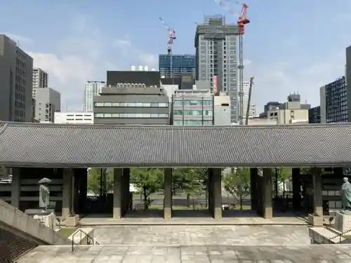 本願寺津村別院の山門