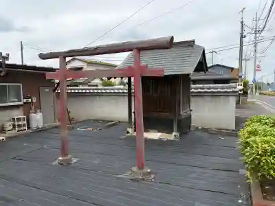 千波町神社（仮称）の{uncategorized: "未分類", other: "その他", undefined: "問題あり", building: "その他建物", grave: "お墓", sacred_gate: "鳥居", guardian: "狛犬", statue: "像", buddha: "仏像", history: "歴史", nature: "自然", garden: "庭園", animal: "動物", pagoda: "塔", temizu: "手水舎", mountain_gate: "山門・神門", sanctuary: "本殿・本堂", subordinate: "末社・摂社", art: "芸術", scenery: "景色", jizo: "地蔵", ema: "絵馬", goshuin: "御朱印", omikuji: "おみくじ", items: "授与品その他", amulet: "お守り", goshuincho: "御朱印帳", eats: "食事", festival: "お祭り", votive_dance: "神楽", shichigosan: "七五三参", wedding: "結婚式", experience: "体験その他", initially: "初詣", around: "周辺", anti_infection: "感染症対策"}