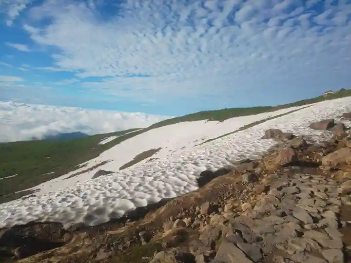 月山神社本宮の周辺
