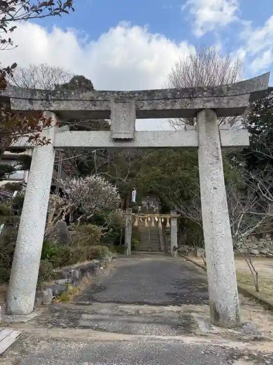 生松天神社の{uncategorized: "未分類", other: "その他", undefined: "問題あり", building: "その他建物", grave: "お墓", sacred_gate: "鳥居", guardian: "狛犬", statue: "像", buddha: "仏像", history: "歴史", nature: "自然", garden: "庭園", animal: "動物", pagoda: "塔", temizu: "手水舎", mountain_gate: "山門・神門", sanctuary: "本殿・本堂", subordinate: "末社・摂社", art: "芸術", scenery: "景色", jizo: "地蔵", ema: "絵馬", goshuin: "御朱印", omikuji: "おみくじ", items: "授与品その他", amulet: "お守り", goshuincho: "御朱印帳", eats: "食事", festival: "お祭り", votive_dance: "神楽", shichigosan: "七五三参", wedding: "結婚式", experience: "体験その他", initially: "初詣", around: "周辺", anti_infection: "感染症対策"}