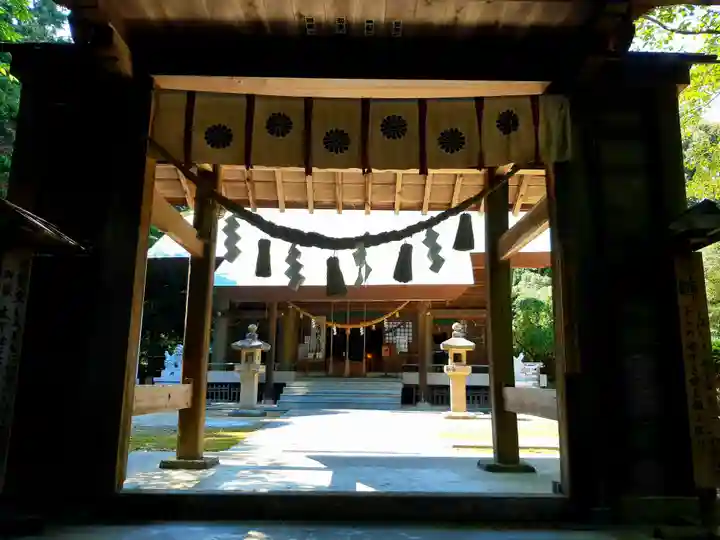 鎌田神明宮の山門・神門