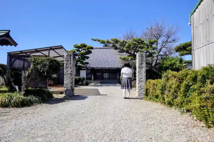 慶徳寺の{uncategorized: "未分類", other: "その他", undefined: "問題あり", building: "その他建物", grave: "お墓", sacred_gate: "鳥居", guardian: "狛犬", statue: "像", buddha: "仏像", history: "歴史", nature: "自然", garden: "庭園", animal: "動物", pagoda: "塔", temizu: "手水舎", mountain_gate: "山門・神門", sanctuary: "本殿・本堂", subordinate: "末社・摂社", art: "芸術", scenery: "景色", jizo: "地蔵", ema: "絵馬", goshuin: "御朱印", omikuji: "おみくじ", items: "授与品その他", amulet: "お守り", goshuincho: "御朱印帳", eats: "食事", festival: "お祭り", votive_dance: "神楽", shichigosan: "七五三参", wedding: "結婚式", experience: "体験その他", initially: "初詣", around: "周辺", anti_infection: "感染症対策"}