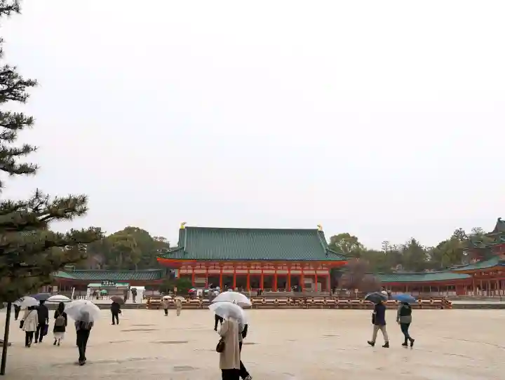 平安神宮の{uncategorized: "未分類", other: "その他", undefined: "問題あり", building: "その他建物", grave: "お墓", sacred_gate: "鳥居", guardian: "狛犬", statue: "像", buddha: "仏像", history: "歴史", nature: "自然", garden: "庭園", animal: "動物", pagoda: "塔", temizu: "手水舎", mountain_gate: "山門・神門", sanctuary: "本殿・本堂", subordinate: "末社・摂社", art: "芸術", scenery: "景色", jizo: "地蔵", ema: "絵馬", goshuin: "御朱印", omikuji: "おみくじ", items: "授与品その他", amulet: "お守り", goshuincho: "御朱印帳", eats: "食事", festival: "お祭り", votive_dance: "神楽", shichigosan: "七五三参", wedding: "結婚式", experience: "体験その他", initially: "初詣", around: "周辺", anti_infection: "感染症対策"}