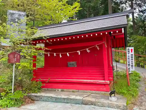 武蔵御嶽神社の末社・摂社