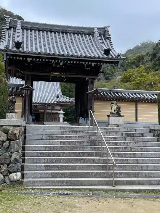 瀧安寺の山門・神門