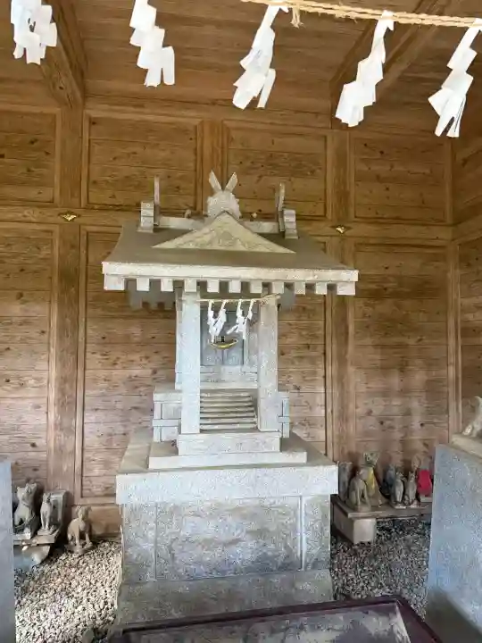 三峯神社の{uncategorized: "未分類", other: "その他", undefined: "問題あり", building: "その他建物", grave: "お墓", sacred_gate: "鳥居", guardian: "狛犬", statue: "像", buddha: "仏像", history: "歴史", nature: "自然", garden: "庭園", animal: "動物", pagoda: "塔", temizu: "手水舎", mountain_gate: "山門・神門", sanctuary: "本殿・本堂", subordinate: "末社・摂社", art: "芸術", scenery: "景色", jizo: "地蔵", ema: "絵馬", goshuin: "御朱印", omikuji: "おみくじ", items: "授与品その他", amulet: "お守り", goshuincho: "御朱印帳", eats: "食事", festival: "お祭り", votive_dance: "神楽", shichigosan: "七五三参", wedding: "結婚式", experience: "体験その他", initially: "初詣", around: "周辺", anti_infection: "感染症対策"}