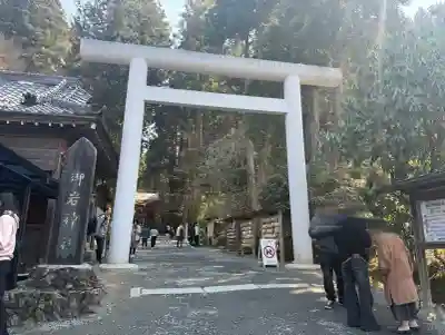 御岩神社の{uncategorized: "未分類", other: "その他", undefined: "問題あり", building: "その他建物", grave: "お墓", sacred_gate: "鳥居", guardian: "狛犬", statue: "像", buddha: "仏像", history: "歴史", nature: "自然", garden: "庭園", animal: "動物", pagoda: "塔", temizu: "手水舎", mountain_gate: "山門・神門", sanctuary: "本殿・本堂", subordinate: "末社・摂社", art: "芸術", scenery: "景色", jizo: "地蔵", ema: "絵馬", goshuin: "御朱印", omikuji: "おみくじ", items: "授与品その他", amulet: "お守り", goshuincho: "御朱印帳", eats: "食事", festival: "お祭り", votive_dance: "神楽", shichigosan: "七五三参", wedding: "結婚式", experience: "体験その他", initially: "初詣", around: "周辺", anti_infection: "感染症対策"}