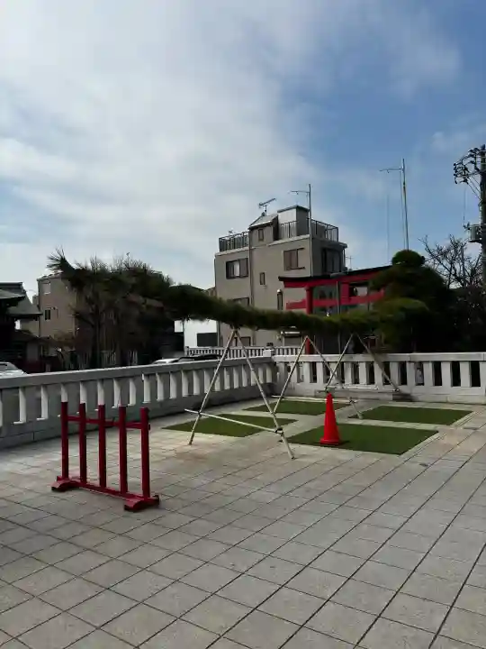 東京羽田 穴守稲荷神社の{uncategorized: "未分類", other: "その他", undefined: "問題あり", building: "その他建物", grave: "お墓", sacred_gate: "鳥居", guardian: "狛犬", statue: "像", buddha: "仏像", history: "歴史", nature: "自然", garden: "庭園", animal: "動物", pagoda: "塔", temizu: "手水舎", mountain_gate: "山門・神門", sanctuary: "本殿・本堂", subordinate: "末社・摂社", art: "芸術", scenery: "景色", jizo: "地蔵", ema: "絵馬", goshuin: "御朱印", omikuji: "おみくじ", items: "授与品その他", amulet: "お守り", goshuincho: "御朱印帳", eats: "食事", festival: "お祭り", votive_dance: "神楽", shichigosan: "七五三参", wedding: "結婚式", experience: "体験その他", initially: "初詣", around: "周辺", anti_infection: "感染症対策"}
