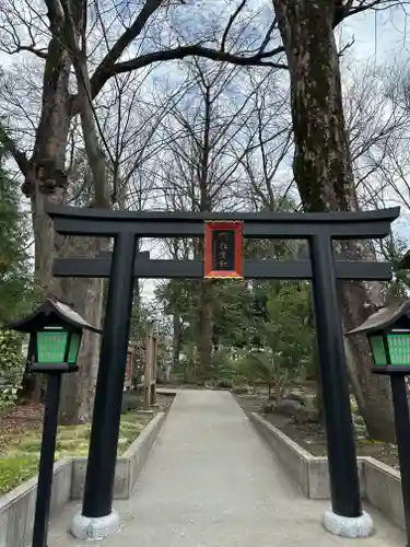 柞祖霊社の鳥居