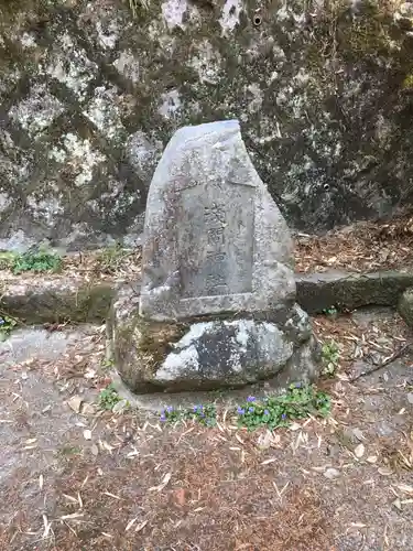 佐波々地祇神社の像