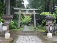 雄山神社中宮祈願殿の鳥居