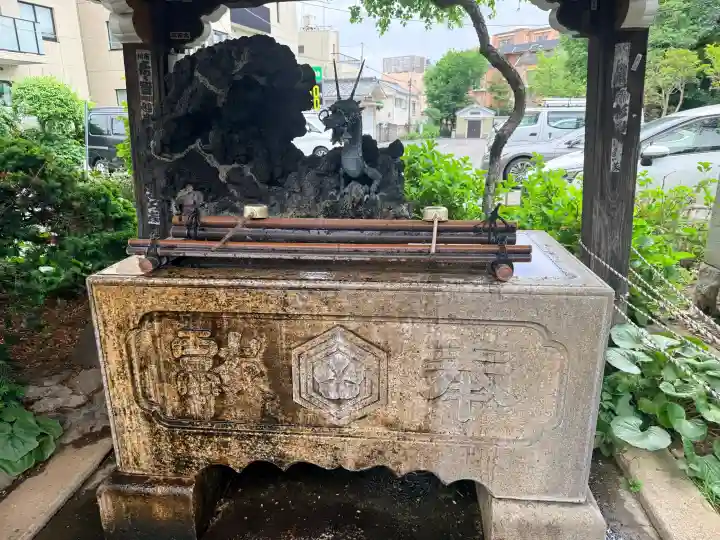 白山神社の{uncategorized: "未分類", other: "その他", undefined: "問題あり", building: "その他建物", grave: "お墓", sacred_gate: "鳥居", guardian: "狛犬", statue: "像", buddha: "仏像", history: "歴史", nature: "自然", garden: "庭園", animal: "動物", pagoda: "塔", temizu: "手水舎", mountain_gate: "山門・神門", sanctuary: "本殿・本堂", subordinate: "末社・摂社", art: "芸術", scenery: "景色", jizo: "地蔵", ema: "絵馬", goshuin: "御朱印", omikuji: "おみくじ", items: "授与品その他", amulet: "お守り", goshuincho: "御朱印帳", eats: "食事", festival: "お祭り", votive_dance: "神楽", shichigosan: "七五三参", wedding: "結婚式", experience: "体験その他", initially: "初詣", around: "周辺", anti_infection: "感染症対策"}