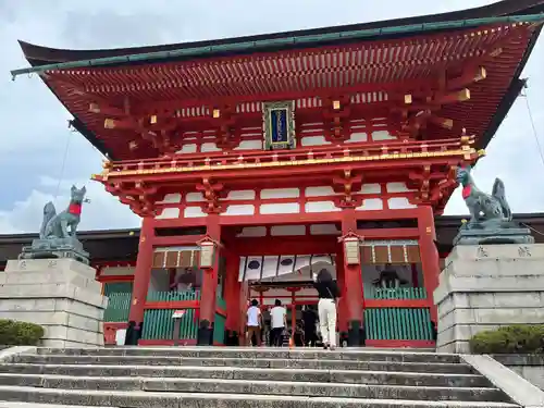 伏見稲荷大社の山門・神門