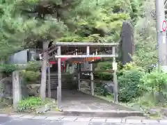 磯山弁財天の建物その他