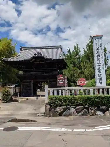 新長谷寺の山門