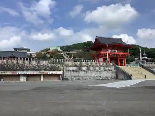 成田山名古屋別院大聖寺(犬山成田山)の山門・神門