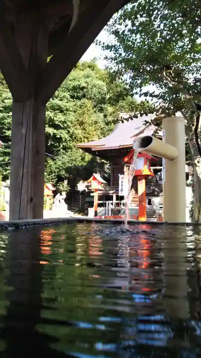 尾曳稲荷神社の手水舎