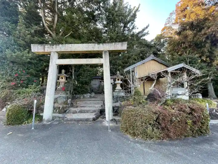 小野神社の{uncategorized: "未分類", other: "その他", undefined: "問題あり", building: "その他建物", grave: "お墓", sacred_gate: "鳥居", guardian: "狛犬", statue: "像", buddha: "仏像", history: "歴史", nature: "自然", garden: "庭園", animal: "動物", pagoda: "塔", temizu: "手水舎", mountain_gate: "山門・神門", sanctuary: "本殿・本堂", subordinate: "末社・摂社", art: "芸術", scenery: "景色", jizo: "地蔵", ema: "絵馬", goshuin: "御朱印", omikuji: "おみくじ", items: "授与品その他", amulet: "お守り", goshuincho: "御朱印帳", eats: "食事", festival: "お祭り", votive_dance: "神楽", shichigosan: "七五三参", wedding: "結婚式", experience: "体験その他", initially: "初詣", around: "周辺", anti_infection: "感染症対策"}
