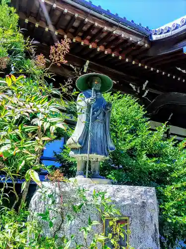 普元寺の像