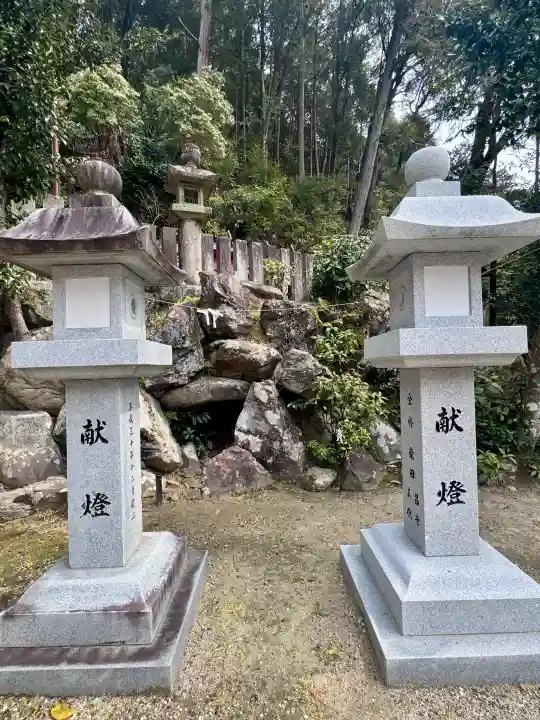 玉津岡神社の{uncategorized: "未分類", other: "その他", undefined: "問題あり", building: "その他建物", grave: "お墓", sacred_gate: "鳥居", guardian: "狛犬", statue: "像", buddha: "仏像", history: "歴史", nature: "自然", garden: "庭園", animal: "動物", pagoda: "塔", temizu: "手水舎", mountain_gate: "山門・神門", sanctuary: "本殿・本堂", subordinate: "末社・摂社", art: "芸術", scenery: "景色", jizo: "地蔵", ema: "絵馬", goshuin: "御朱印", omikuji: "おみくじ", items: "授与品その他", amulet: "お守り", goshuincho: "御朱印帳", eats: "食事", festival: "お祭り", votive_dance: "神楽", shichigosan: "七五三参", wedding: "結婚式", experience: "体験その他", initially: "初詣", around: "周辺", anti_infection: "感染症対策"}