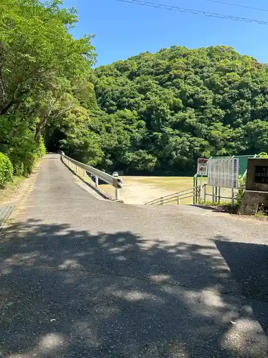 堤雄神社の{uncategorized: "未分類", other: "その他", undefined: "問題あり", building: "その他建物", grave: "お墓", sacred_gate: "鳥居", guardian: "狛犬", statue: "像", buddha: "仏像", history: "歴史", nature: "自然", garden: "庭園", animal: "動物", pagoda: "塔", temizu: "手水舎", mountain_gate: "山門・神門", sanctuary: "本殿・本堂", subordinate: "末社・摂社", art: "芸術", scenery: "景色", jizo: "地蔵", ema: "絵馬", goshuin: "御朱印", omikuji: "おみくじ", items: "授与品その他", amulet: "お守り", goshuincho: "御朱印帳", eats: "食事", festival: "お祭り", votive_dance: "神楽", shichigosan: "七五三参", wedding: "結婚式", experience: "体験その他", initially: "初詣", around: "周辺", anti_infection: "感染症対策"}