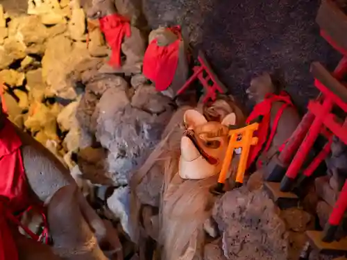 東京羽田 穴守稲荷神社の{uncategorized: "未分類", other: "その他", undefined: "問題あり", building: "その他建物", grave: "お墓", sacred_gate: "鳥居", guardian: "狛犬", statue: "像", buddha: "仏像", history: "歴史", nature: "自然", garden: "庭園", animal: "動物", pagoda: "塔", temizu: "手水舎", mountain_gate: "山門・神門", sanctuary: "本殿・本堂", subordinate: "末社・摂社", art: "芸術", scenery: "景色", jizo: "地蔵", ema: "絵馬", goshuin: "御朱印", omikuji: "おみくじ", items: "授与品その他", amulet: "お守り", goshuincho: "御朱印帳", eats: "食事", festival: "お祭り", votive_dance: "神楽", shichigosan: "七五三参", wedding: "結婚式", experience: "体験その他", initially: "初詣", around: "周辺", anti_infection: "感染症対策"}