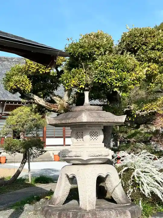 持宝院(手伝い地蔵)の{uncategorized: "未分類", other: "その他", undefined: "問題あり", building: "その他建物", grave: "お墓", sacred_gate: "鳥居", guardian: "狛犬", statue: "像", buddha: "仏像", history: "歴史", nature: "自然", garden: "庭園", animal: "動物", pagoda: "塔", temizu: "手水舎", mountain_gate: "山門・神門", sanctuary: "本殿・本堂", subordinate: "末社・摂社", art: "芸術", scenery: "景色", jizo: "地蔵", ema: "絵馬", goshuin: "御朱印", omikuji: "おみくじ", items: "授与品その他", amulet: "お守り", goshuincho: "御朱印帳", eats: "食事", festival: "お祭り", votive_dance: "神楽", shichigosan: "七五三参", wedding: "結婚式", experience: "体験その他", initially: "初詣", around: "周辺", anti_infection: "感染症対策"}