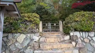 後深草天皇皇子　性仁親王墓・文覚上人墓(京都府)