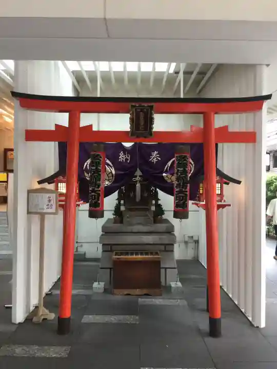 歌舞伎稲荷神社の鳥居