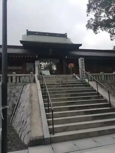 岡田神社の山門・神門