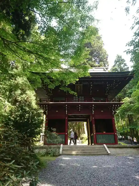 御岩神社の山門・神門