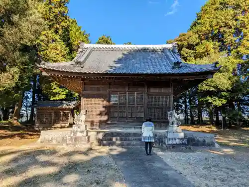 仲条新草社の本殿・本堂