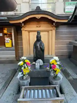 とげぬき地蔵尊 高岩寺の{uncategorized: "未分類", other: "その他", undefined: "問題あり", building: "その他建物", grave: "お墓", sacred_gate: "鳥居", guardian: "狛犬", statue: "像", buddha: "仏像", history: "歴史", nature: "自然", garden: "庭園", animal: "動物", pagoda: "塔", temizu: "手水舎", mountain_gate: "山門・神門", sanctuary: "本殿・本堂", subordinate: "末社・摂社", art: "芸術", scenery: "景色", jizo: "地蔵", ema: "絵馬", goshuin: "御朱印", omikuji: "おみくじ", items: "授与品その他", amulet: "お守り", goshuincho: "御朱印帳", eats: "食事", festival: "お祭り", votive_dance: "神楽", shichigosan: "七五三参", wedding: "結婚式", experience: "体験その他", initially: "初詣", around: "周辺", anti_infection: "感染症対策"}