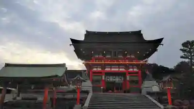 伏見稲荷大社の山門・神門