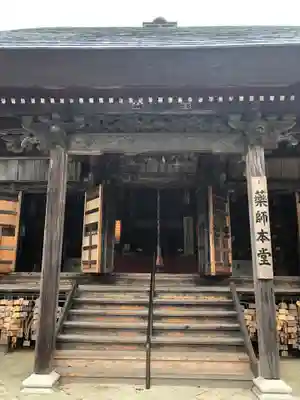 目の霊山　油山寺の本殿・本堂