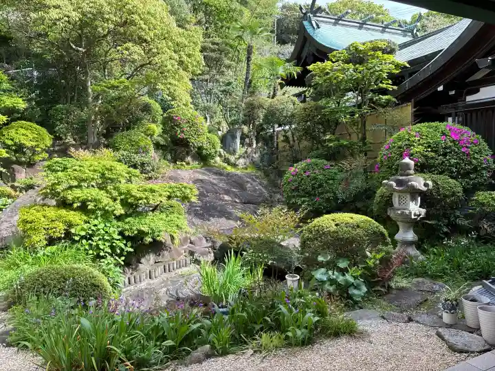 比治山神社の{uncategorized: "未分類", other: "その他", undefined: "問題あり", building: "その他建物", grave: "お墓", sacred_gate: "鳥居", guardian: "狛犬", statue: "像", buddha: "仏像", history: "歴史", nature: "自然", garden: "庭園", animal: "動物", pagoda: "塔", temizu: "手水舎", mountain_gate: "山門・神門", sanctuary: "本殿・本堂", subordinate: "末社・摂社", art: "芸術", scenery: "景色", jizo: "地蔵", ema: "絵馬", goshuin: "御朱印", omikuji: "おみくじ", items: "授与品その他", amulet: "お守り", goshuincho: "御朱印帳", eats: "食事", festival: "お祭り", votive_dance: "神楽", shichigosan: "七五三参", wedding: "結婚式", experience: "体験その他", initially: "初詣", around: "周辺", anti_infection: "感染症対策"}