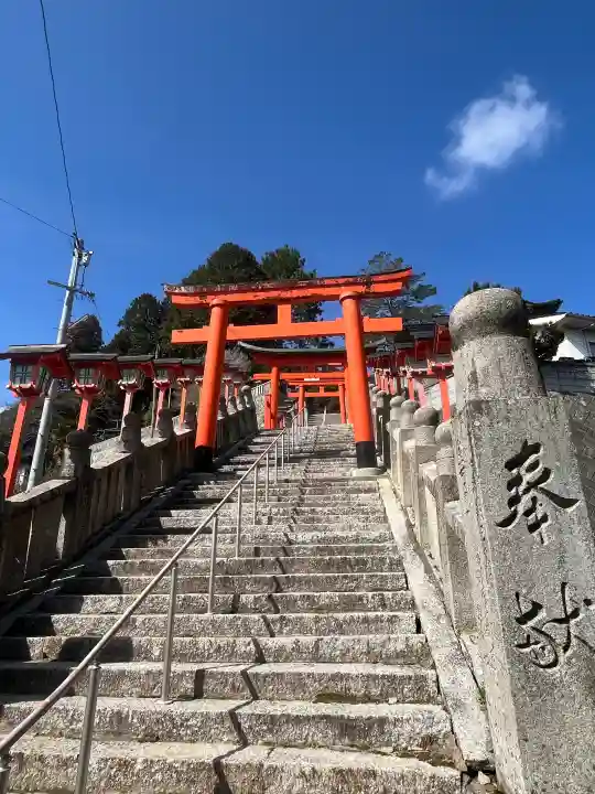 久井稲生神社の{uncategorized: "未分類", other: "その他", undefined: "問題あり", building: "その他建物", grave: "お墓", sacred_gate: "鳥居", guardian: "狛犬", statue: "像", buddha: "仏像", history: "歴史", nature: "自然", garden: "庭園", animal: "動物", pagoda: "塔", temizu: "手水舎", mountain_gate: "山門・神門", sanctuary: "本殿・本堂", subordinate: "末社・摂社", art: "芸術", scenery: "景色", jizo: "地蔵", ema: "絵馬", goshuin: "御朱印", omikuji: "おみくじ", items: "授与品その他", amulet: "お守り", goshuincho: "御朱印帳", eats: "食事", festival: "お祭り", votive_dance: "神楽", shichigosan: "七五三参", wedding: "結婚式", experience: "体験その他", initially: "初詣", around: "周辺", anti_infection: "感染症対策"}