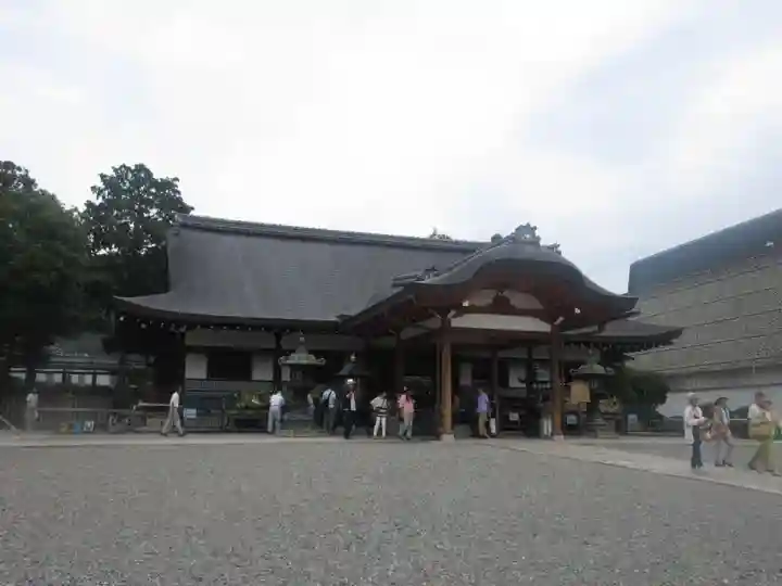 大谷本廟の本殿・本堂