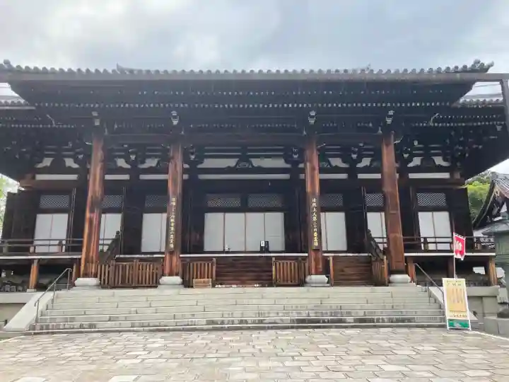 くろ谷 金戒光明寺の{uncategorized: "未分類", other: "その他", undefined: "問題あり", building: "その他建物", grave: "お墓", sacred_gate: "鳥居", guardian: "狛犬", statue: "像", buddha: "仏像", history: "歴史", nature: "自然", garden: "庭園", animal: "動物", pagoda: "塔", temizu: "手水舎", mountain_gate: "山門・神門", sanctuary: "本殿・本堂", subordinate: "末社・摂社", art: "芸術", scenery: "景色", jizo: "地蔵", ema: "絵馬", goshuin: "御朱印", omikuji: "おみくじ", items: "授与品その他", amulet: "お守り", goshuincho: "御朱印帳", eats: "食事", festival: "お祭り", votive_dance: "神楽", shichigosan: "七五三参", wedding: "結婚式", experience: "体験その他", initially: "初詣", around: "周辺", anti_infection: "感染症対策"}