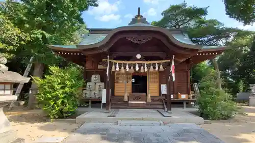 平石井神社の本殿