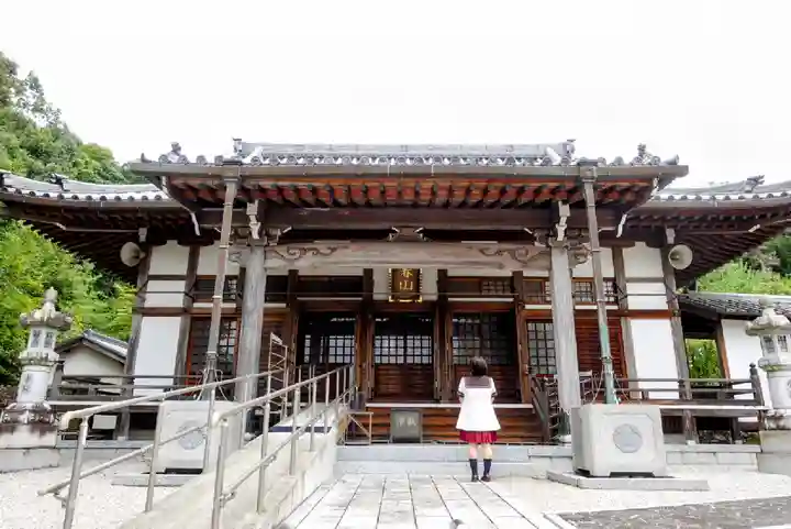 本泉寺の本殿・本堂