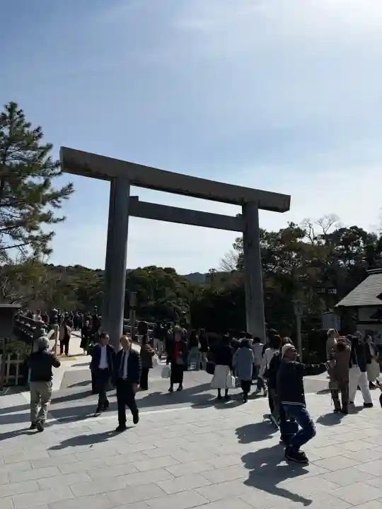 伊勢神宮内宮(皇大神宮)の{uncategorized: "未分類", other: "その他", undefined: "問題あり", building: "その他建物", grave: "お墓", sacred_gate: "鳥居", guardian: "狛犬", statue: "像", buddha: "仏像", history: "歴史", nature: "自然", garden: "庭園", animal: "動物", pagoda: "塔", temizu: "手水舎", mountain_gate: "山門・神門", sanctuary: "本殿・本堂", subordinate: "末社・摂社", art: "芸術", scenery: "景色", jizo: "地蔵", ema: "絵馬", goshuin: "御朱印", omikuji: "おみくじ", items: "授与品その他", amulet: "お守り", goshuincho: "御朱印帳", eats: "食事", festival: "お祭り", votive_dance: "神楽", shichigosan: "七五三参", wedding: "結婚式", experience: "体験その他", initially: "初詣", around: "周辺", anti_infection: "感染症対策"}