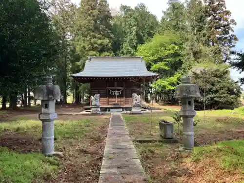 下蒲生蒲生神社の{uncategorized: "未分類", other: "その他", undefined: "問題あり", building: "その他建物", grave: "お墓", sacred_gate: "鳥居", guardian: "狛犬", statue: "像", buddha: "仏像", history: "歴史", nature: "自然", garden: "庭園", animal: "動物", pagoda: "塔", temizu: "手水舎", mountain_gate: "山門・神門", sanctuary: "本殿・本堂", subordinate: "末社・摂社", art: "芸術", scenery: "景色", jizo: "地蔵", ema: "絵馬", goshuin: "御朱印", omikuji: "おみくじ", items: "授与品その他", amulet: "お守り", goshuincho: "御朱印帳", eats: "食事", festival: "お祭り", votive_dance: "神楽", shichigosan: "七五三参", wedding: "結婚式", experience: "体験その他", initially: "初詣", around: "周辺", anti_infection: "感染症対策"}