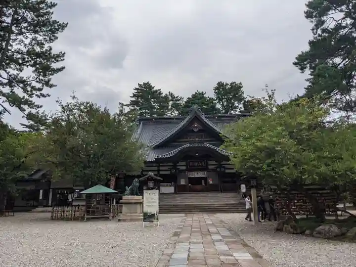 尾山神社の本殿・本堂
